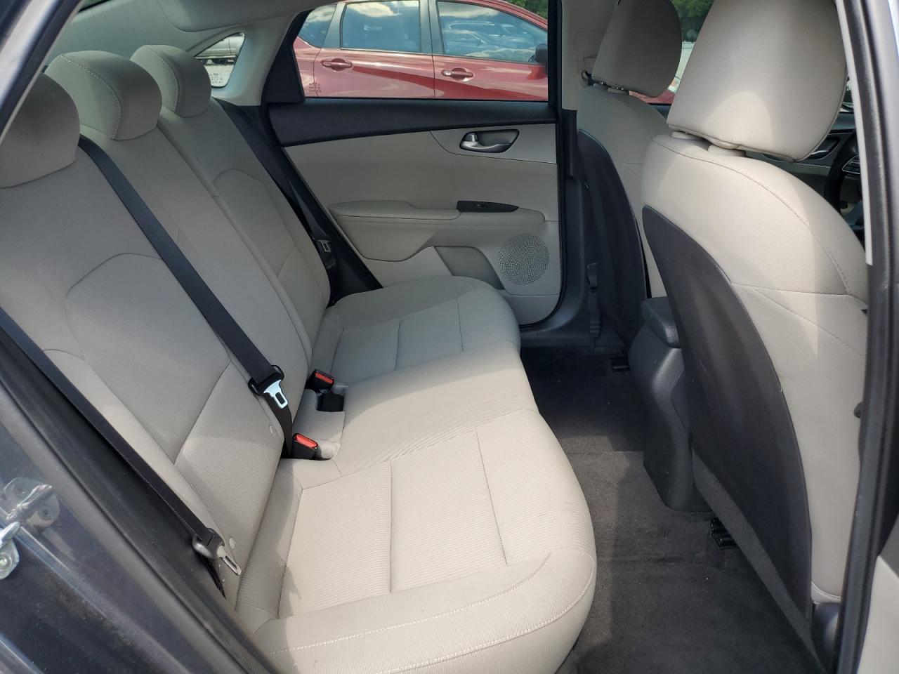 3KPF24AD2KE125833 2019 Kia Forte Fe