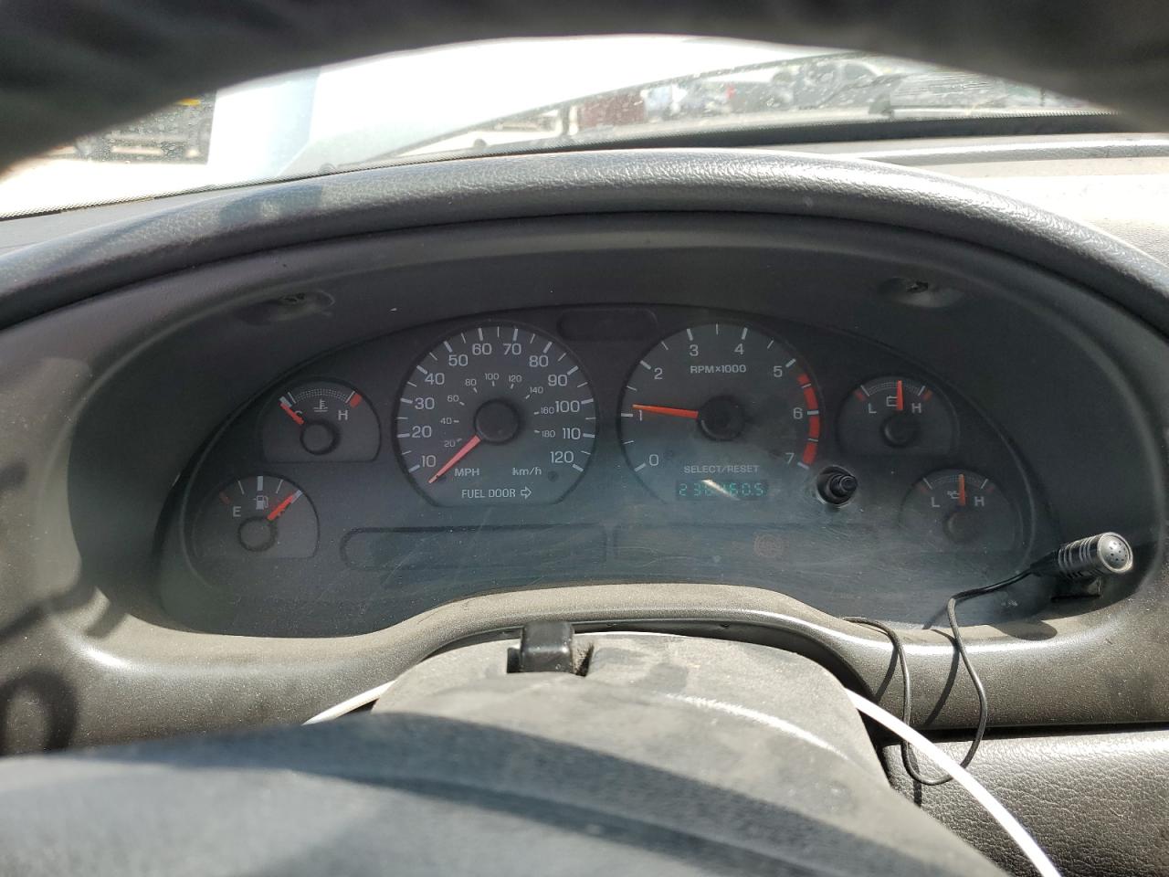 1FAFP444XYF197235 2000 Ford Mustang