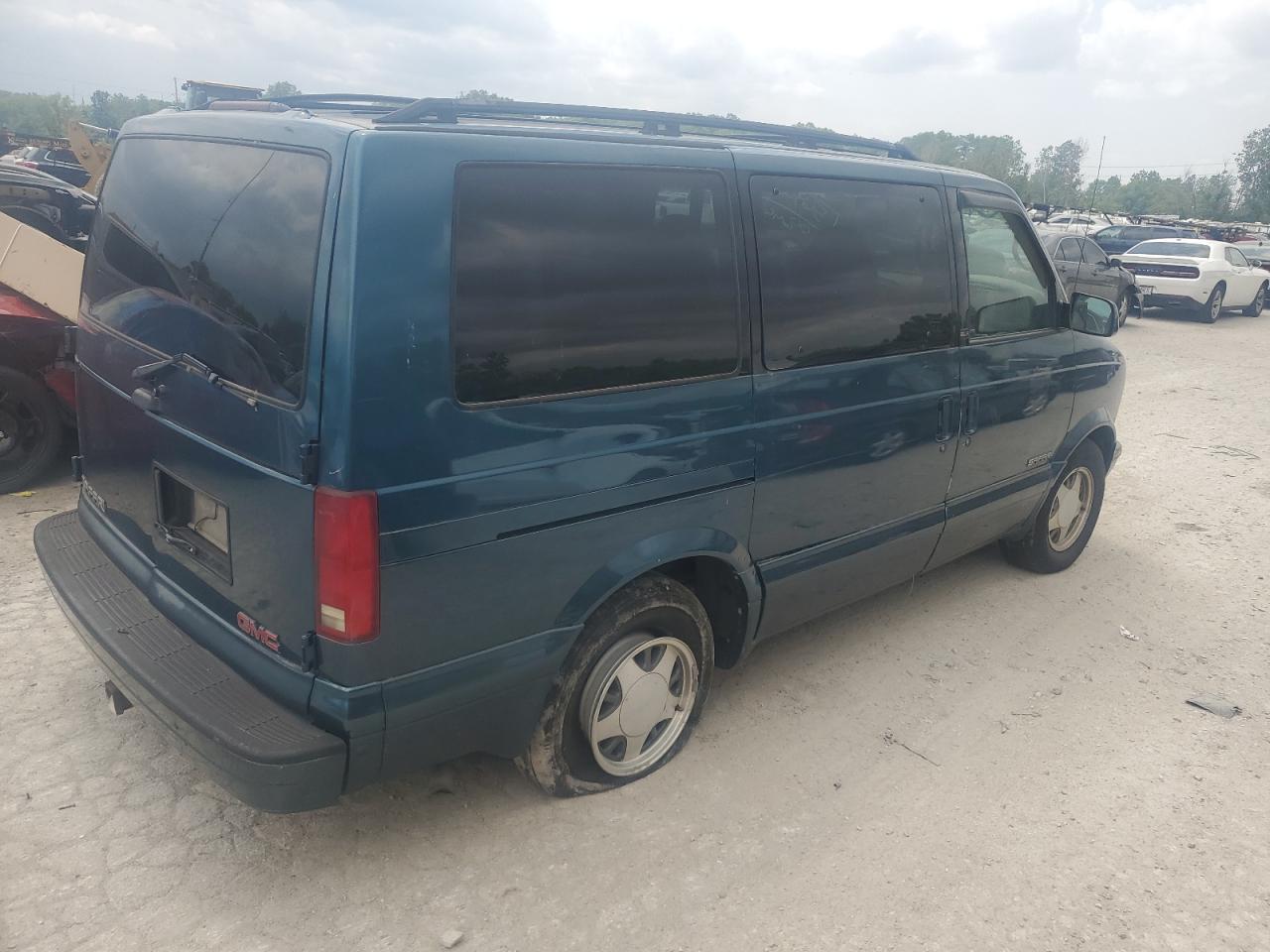 1GKDM19W5YB525143 2000 GMC Safari Xt