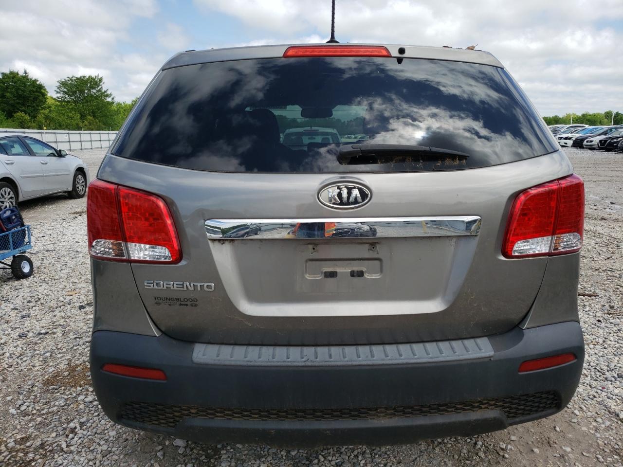 2013 Kia Sorento Lx vin: 5XYKT3A15DG328698