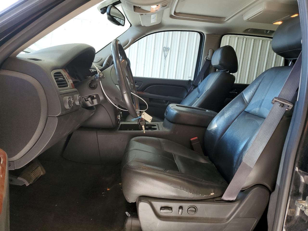 1GNSKBE06BR377719 2011 Chevrolet Tahoe K1500 Lt