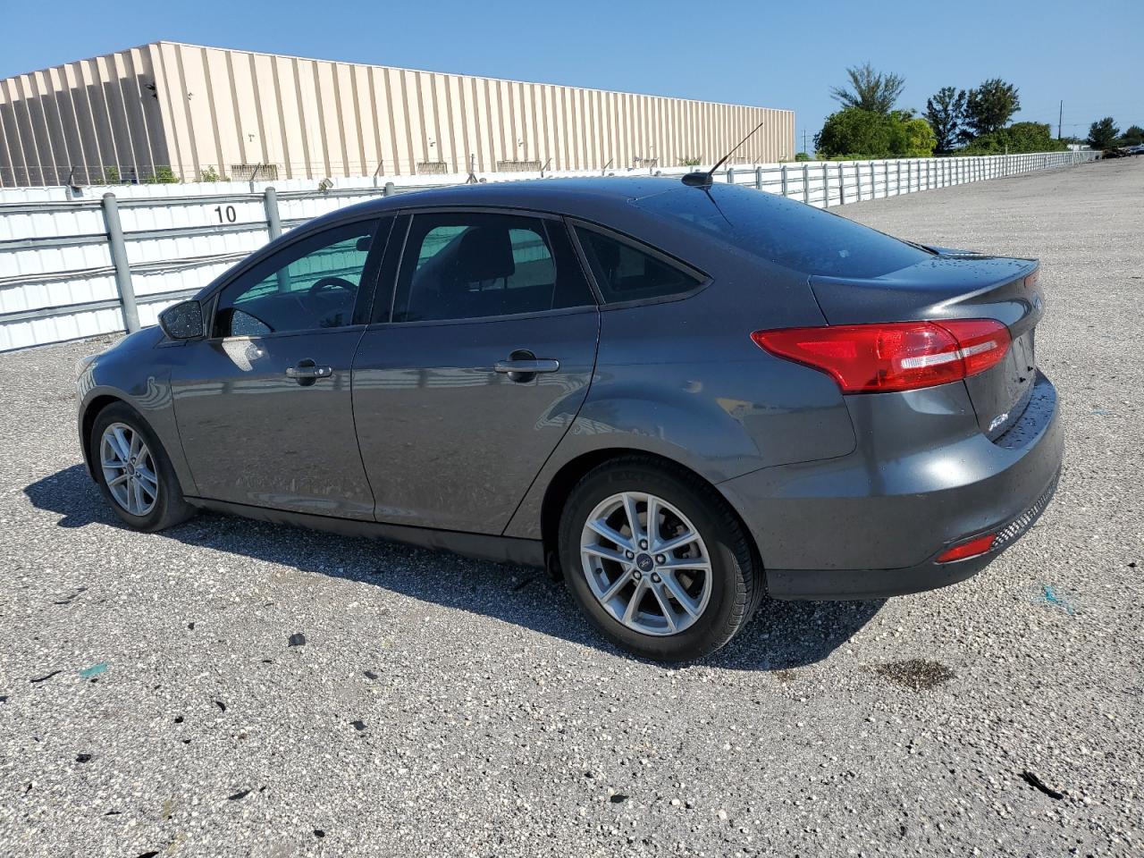 1FADP3FE5JL217552 2018 Ford Focus Se