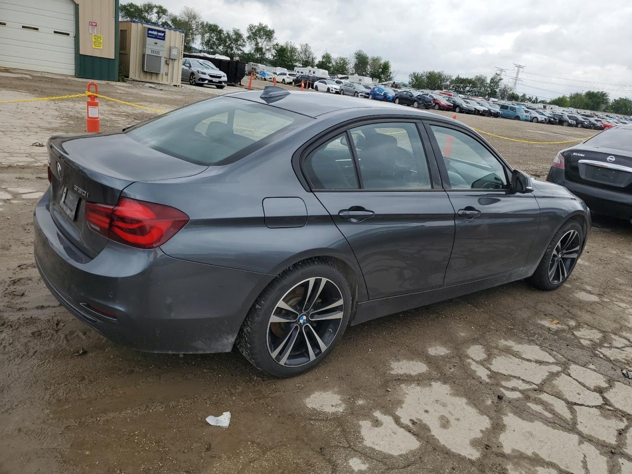 WBA8D9C59JA615951 2018 BMW 330 Xi