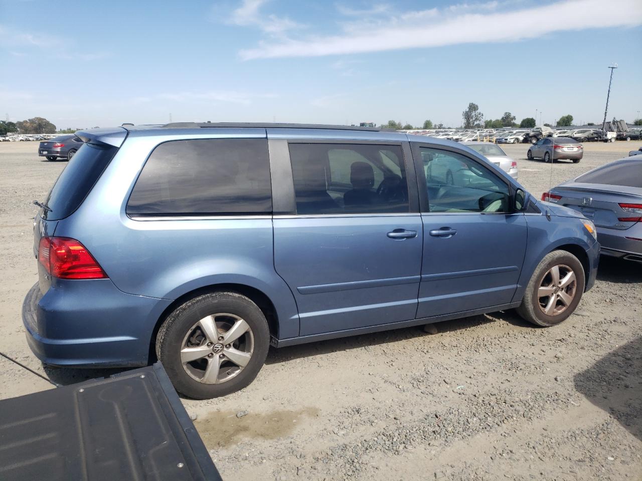 2V4RW3DG8BR804883 2011 Volkswagen Routan Se