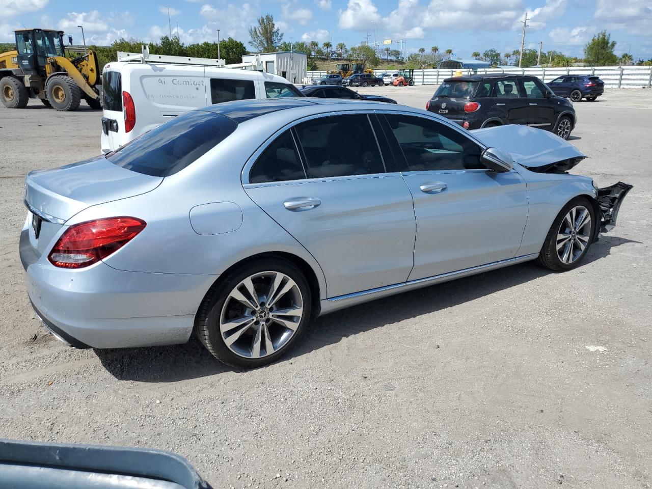 55SWF4JB6HU215569 2017 Mercedes-Benz C 300