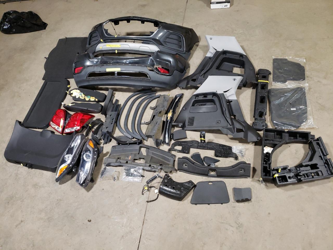 3GNCJLSBXJL295260 2018 Chevrolet Trax 1Lt