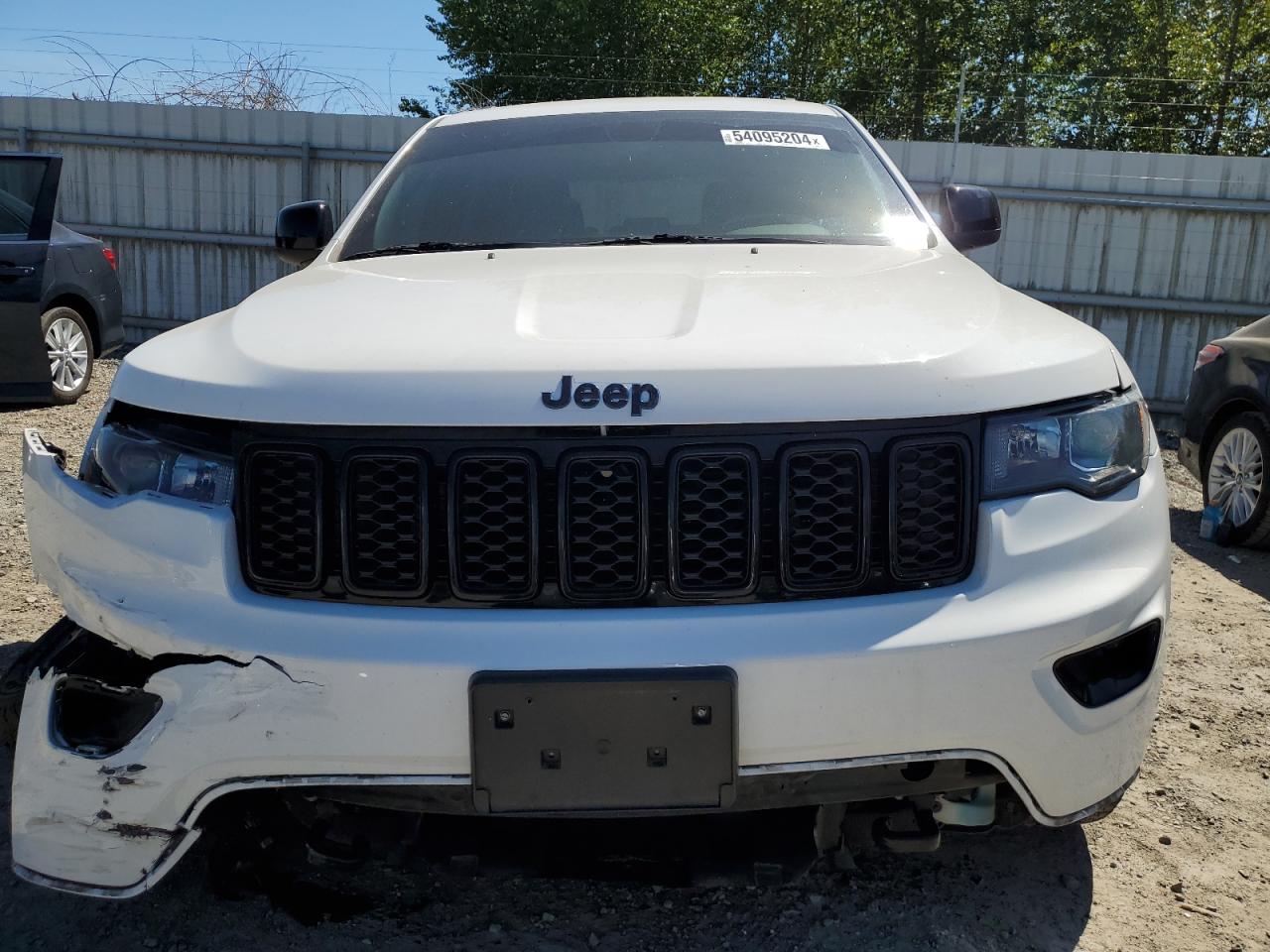 1C4RJFAG1JC476048 2018 Jeep Grand Cherokee Laredo