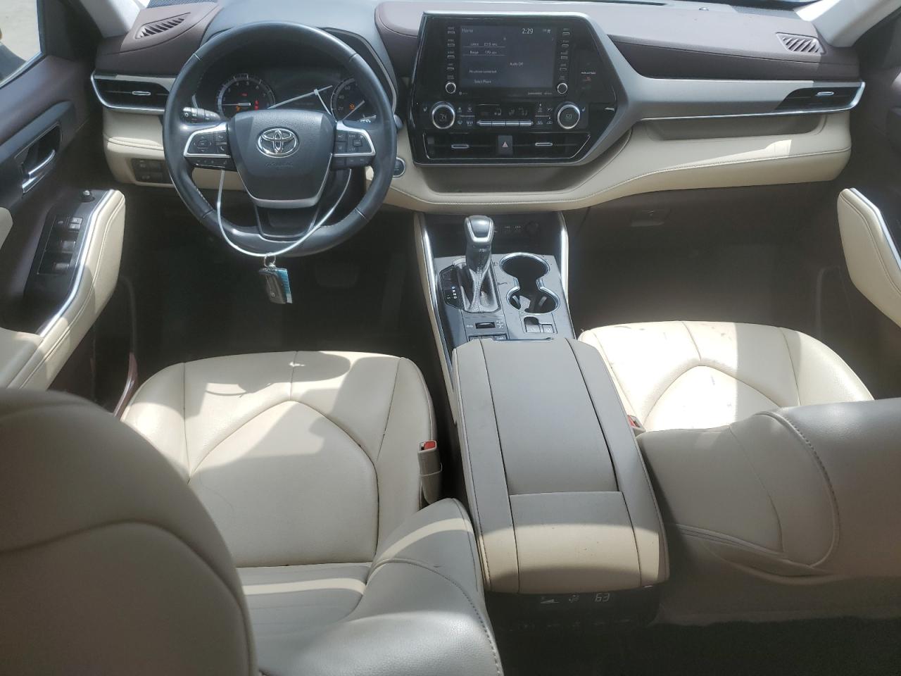 5TDGZRBH3NS581929 2022 Toyota Highlander Xle