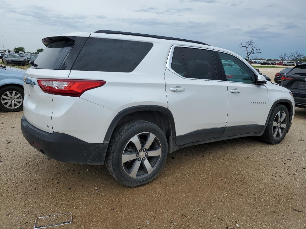 1GNERHKW2KJ254924 2019 Chevrolet Traverse Lt