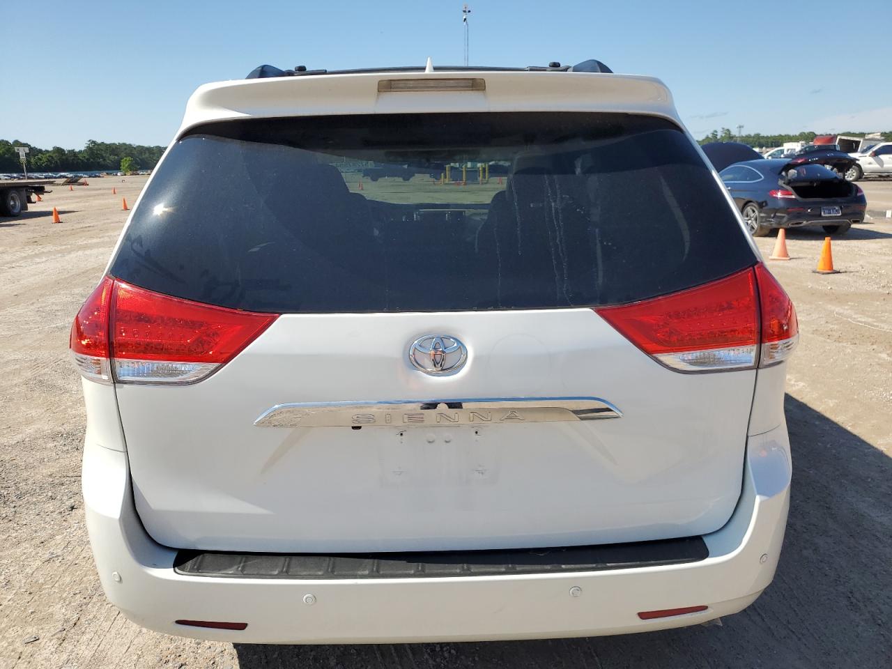 5TDYK3DCXCS252679 2012 Toyota Sienna Xle