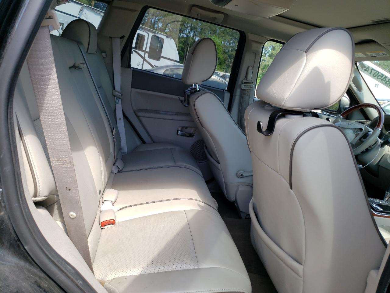 1J8HR68288C220569 2008 Jeep Grand Cherokee Overland