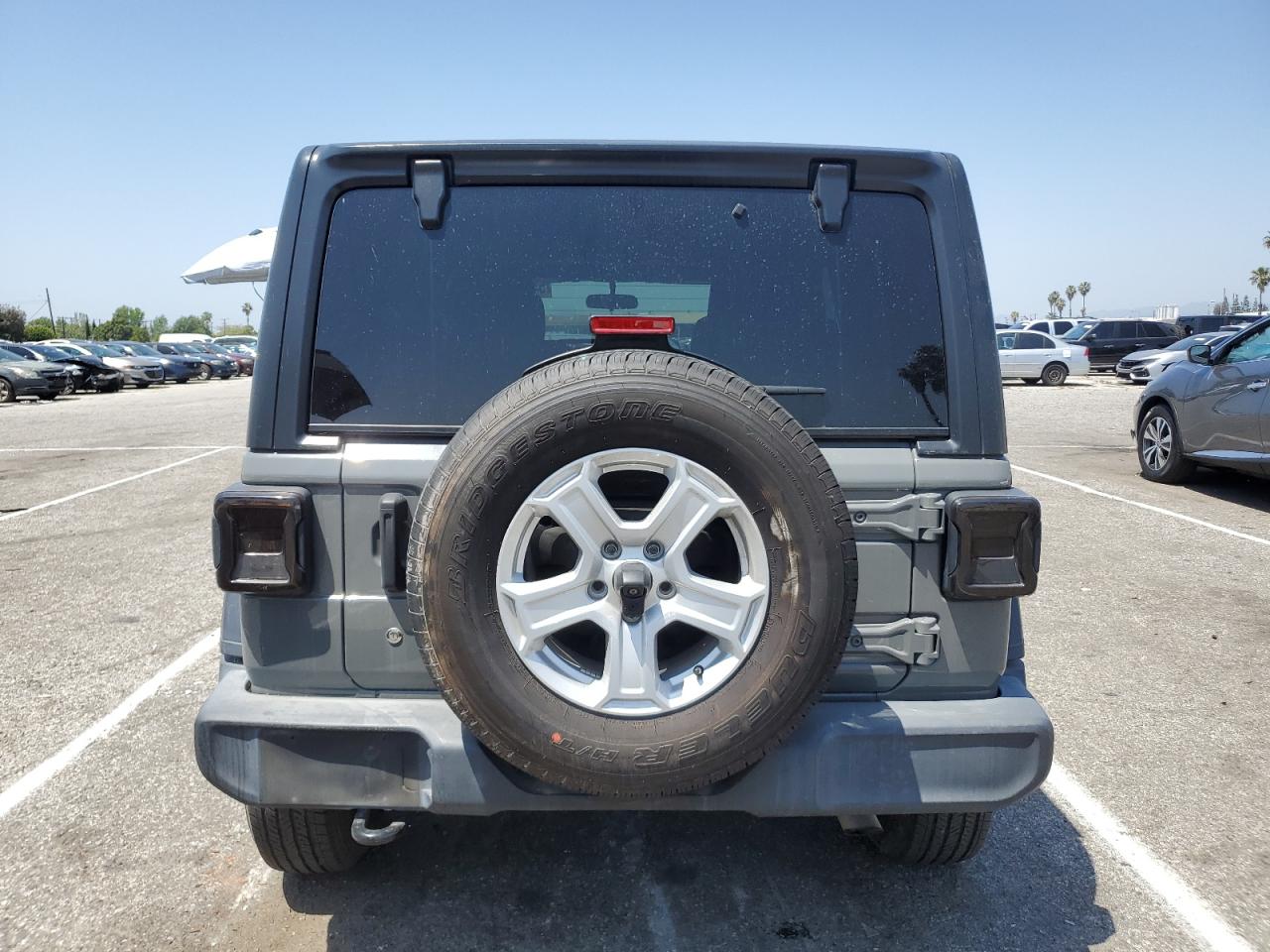 1C4HJXDG9JW299583 2018 Jeep Wrangler Unlimited Sport