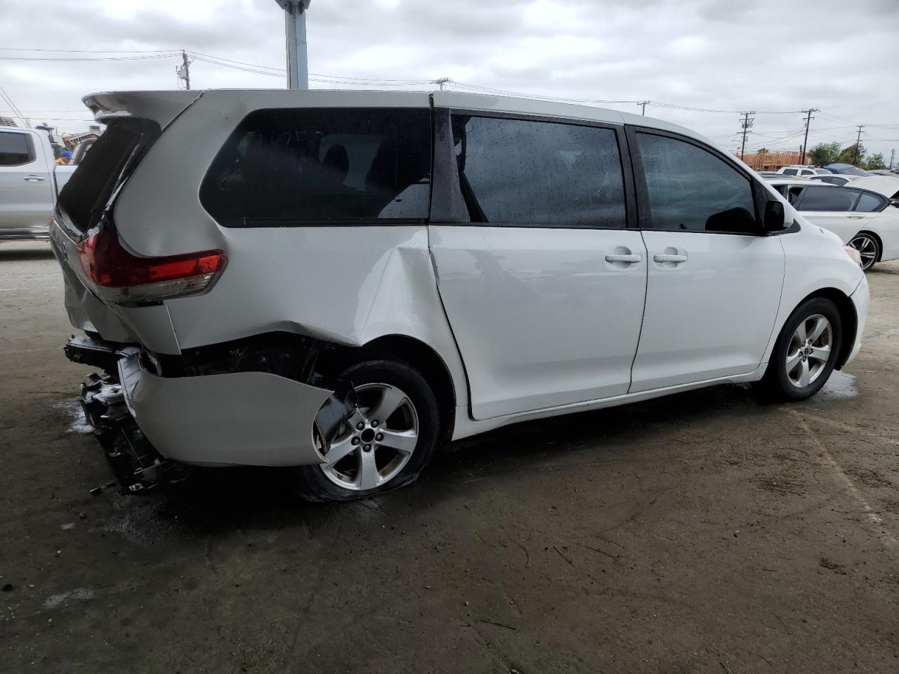 2014 Toyota Sienna vin: 5TDZK3DC7ES441829