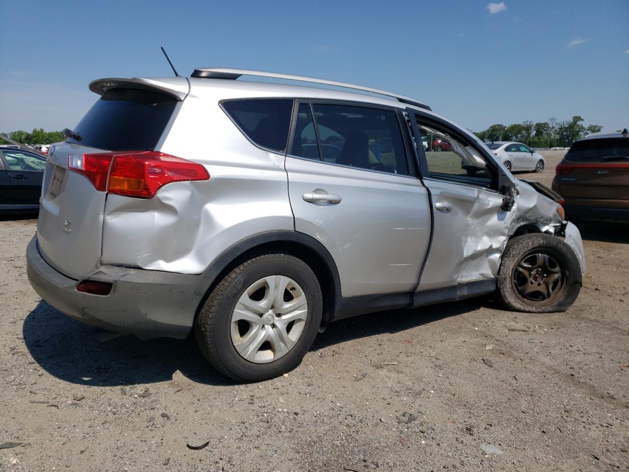 2T3BFREV9FW281896 2015 Toyota Rav4 Le