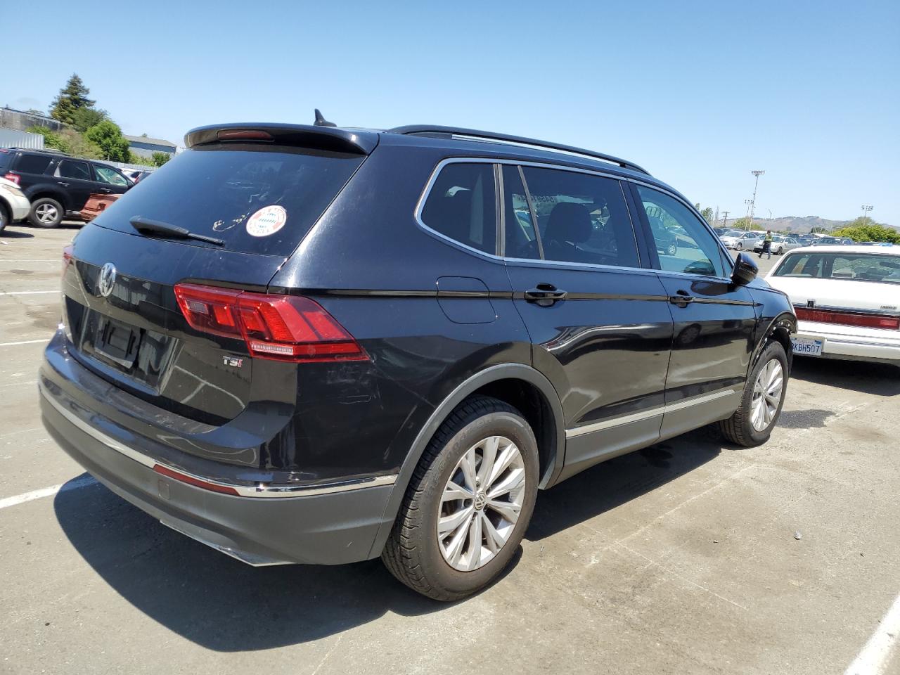 3VV3B7AX4JM034230 2018 Volkswagen Tiguan Se