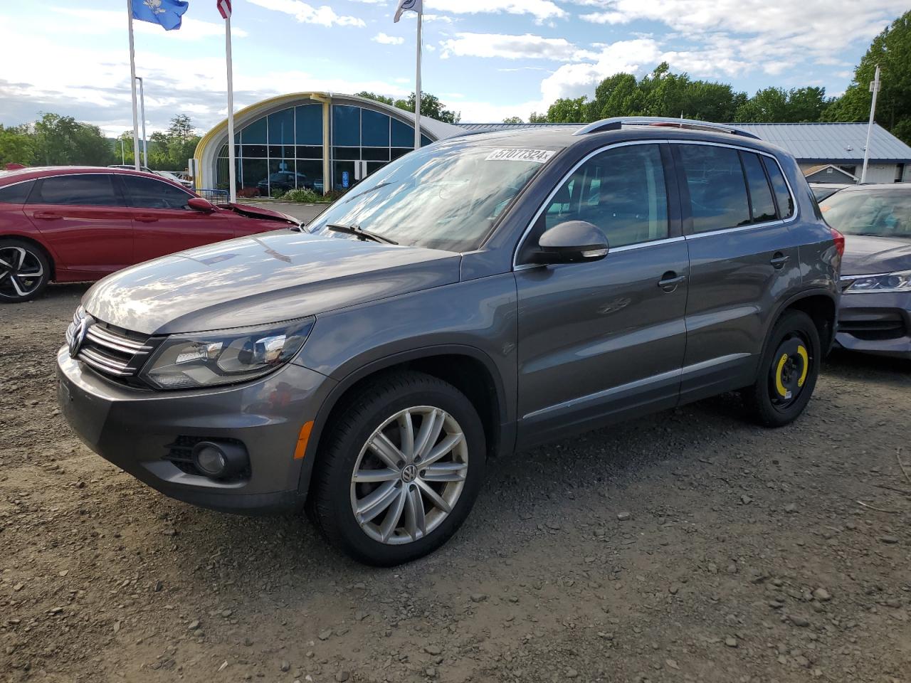 WVGBV7AX0GW511211 2016 Volkswagen Tiguan S