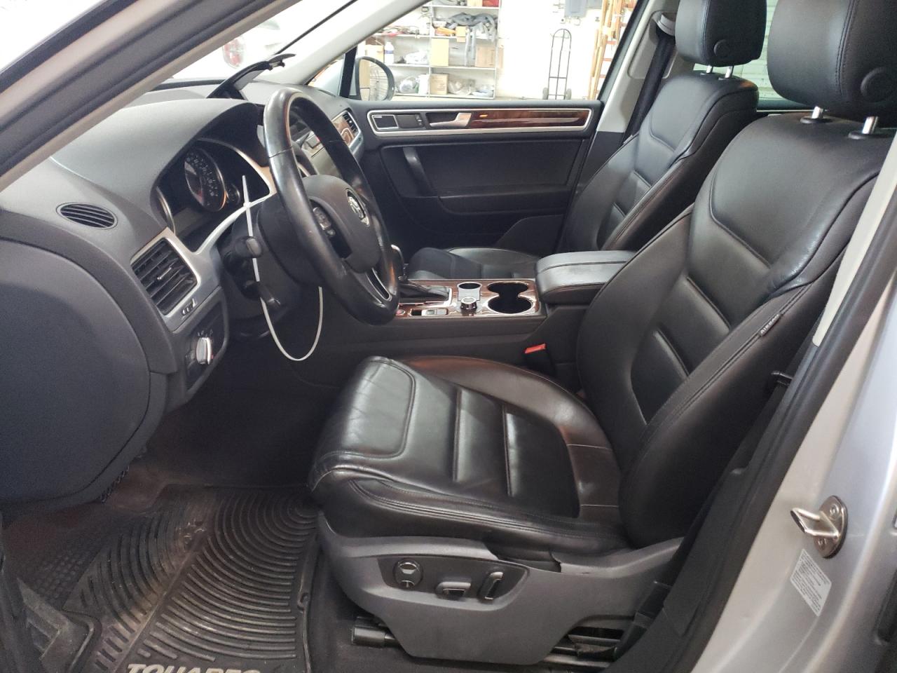 WVGFF9BP5CD002312 2012 Volkswagen Touareg V6