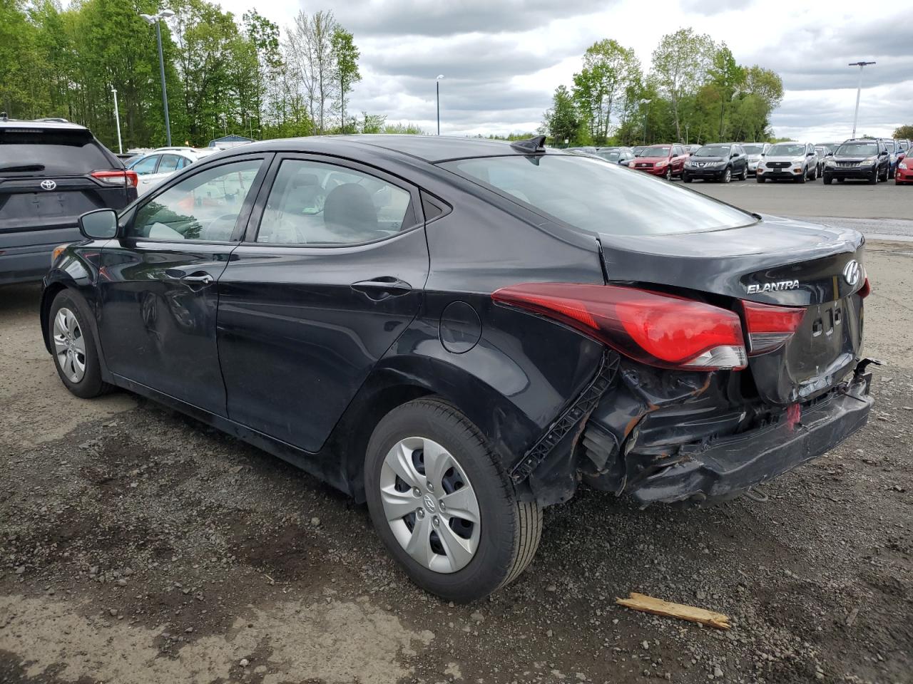 5NPDH4AE5GH745870 2016 Hyundai Elantra Se