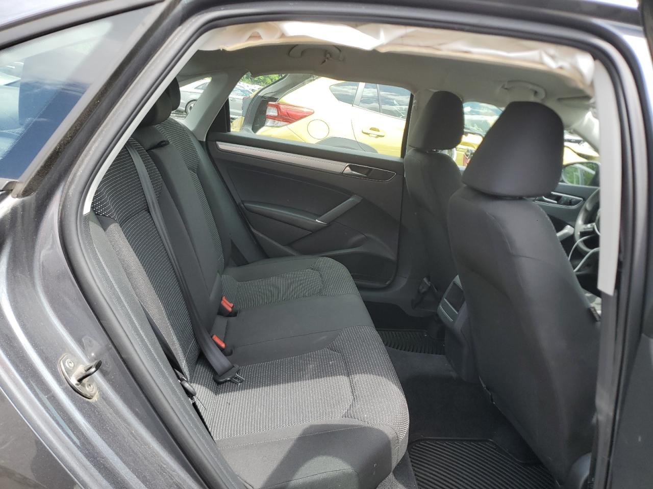 1VWAA7A36JC005879 2018 Volkswagen Passat S