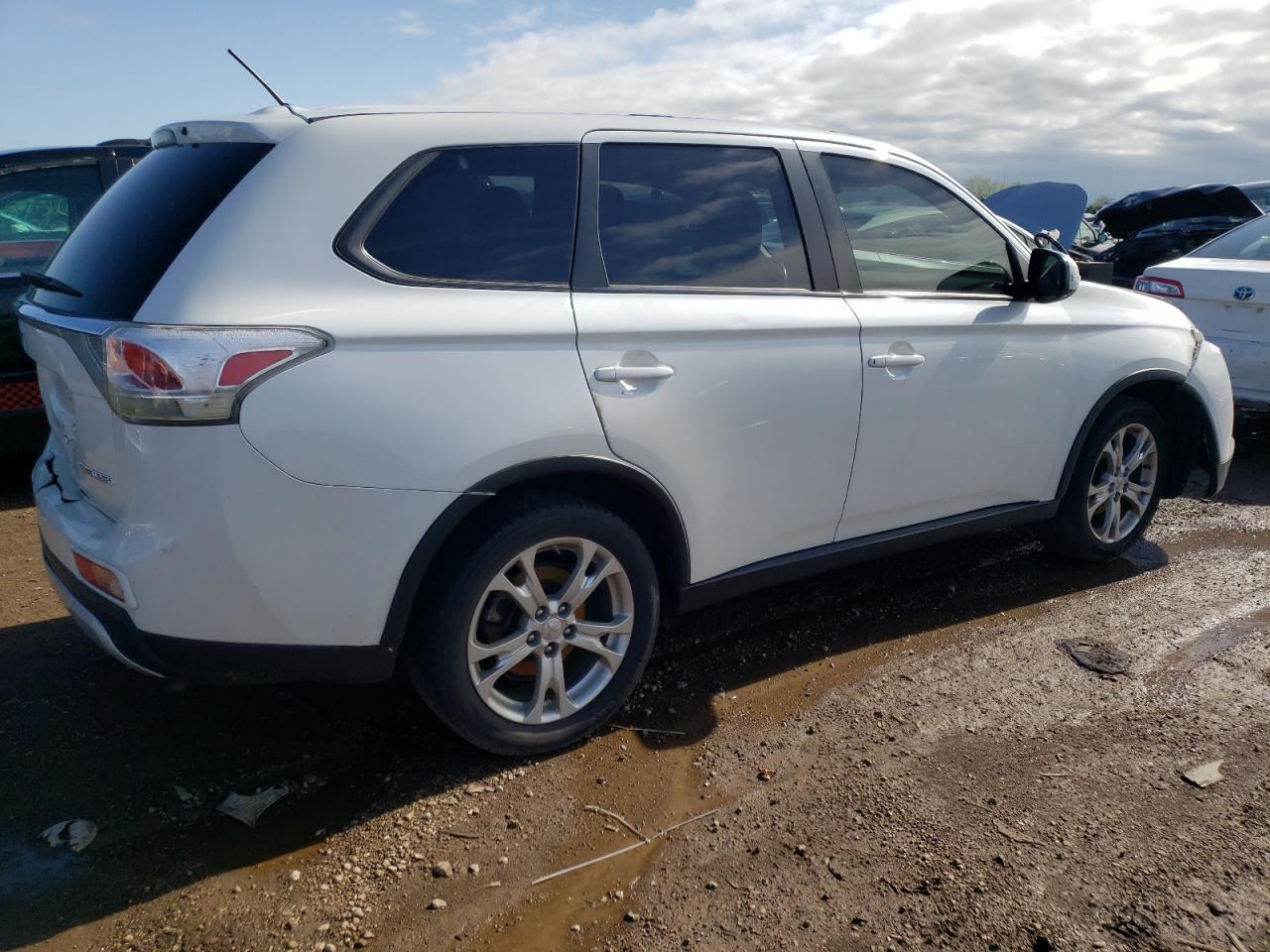 Lot #2510438329 2015 MITSUBISHI OUTLANDER