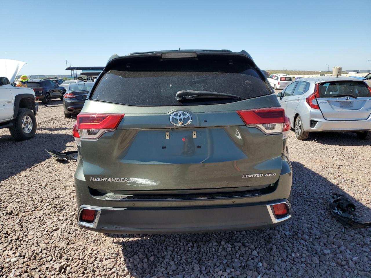 5TDDZRFH4HS460330 2017 Toyota Highlander Limited