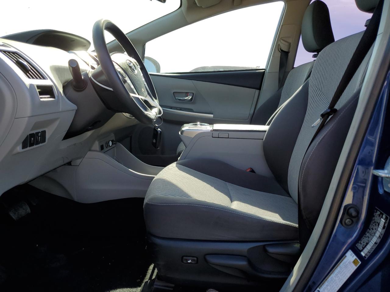 JTDZN3EUXFJ034259 2015 Toyota Prius V