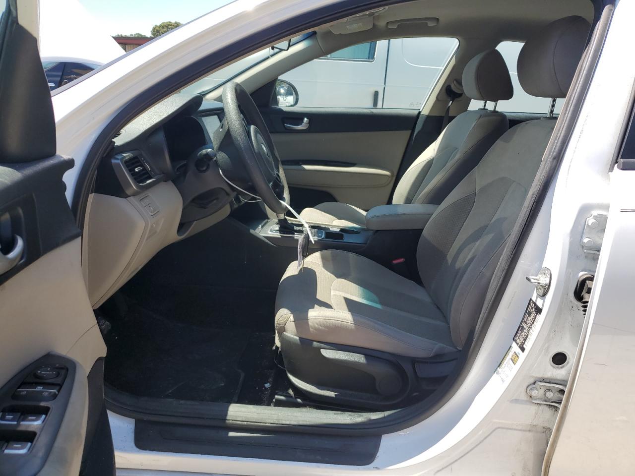 5XXGT4L37JG252881 2018 Kia Optima Lx