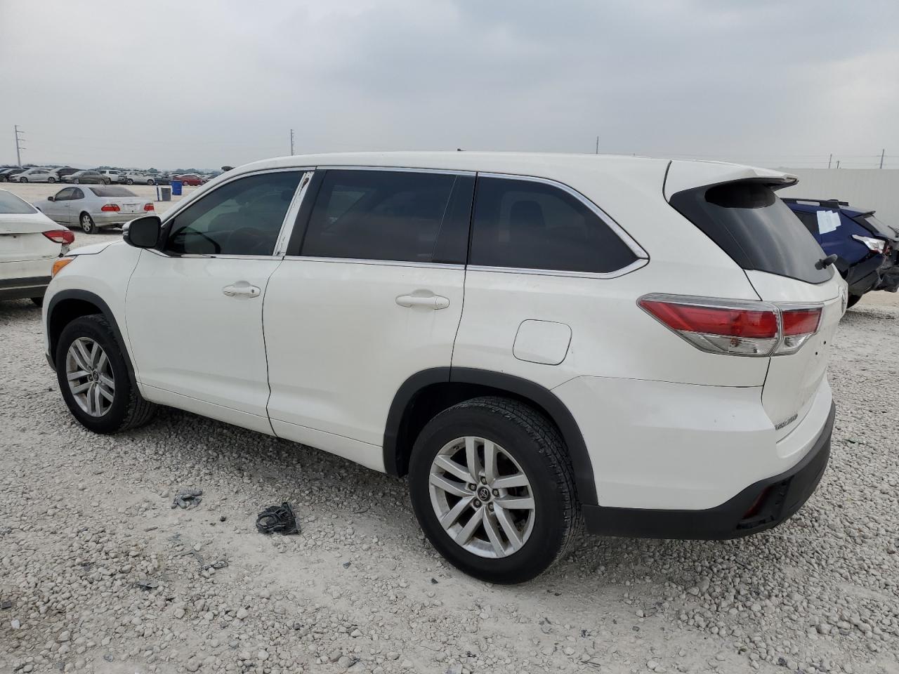 5TDZKRFH2GS173562 2016 Toyota Highlander Le