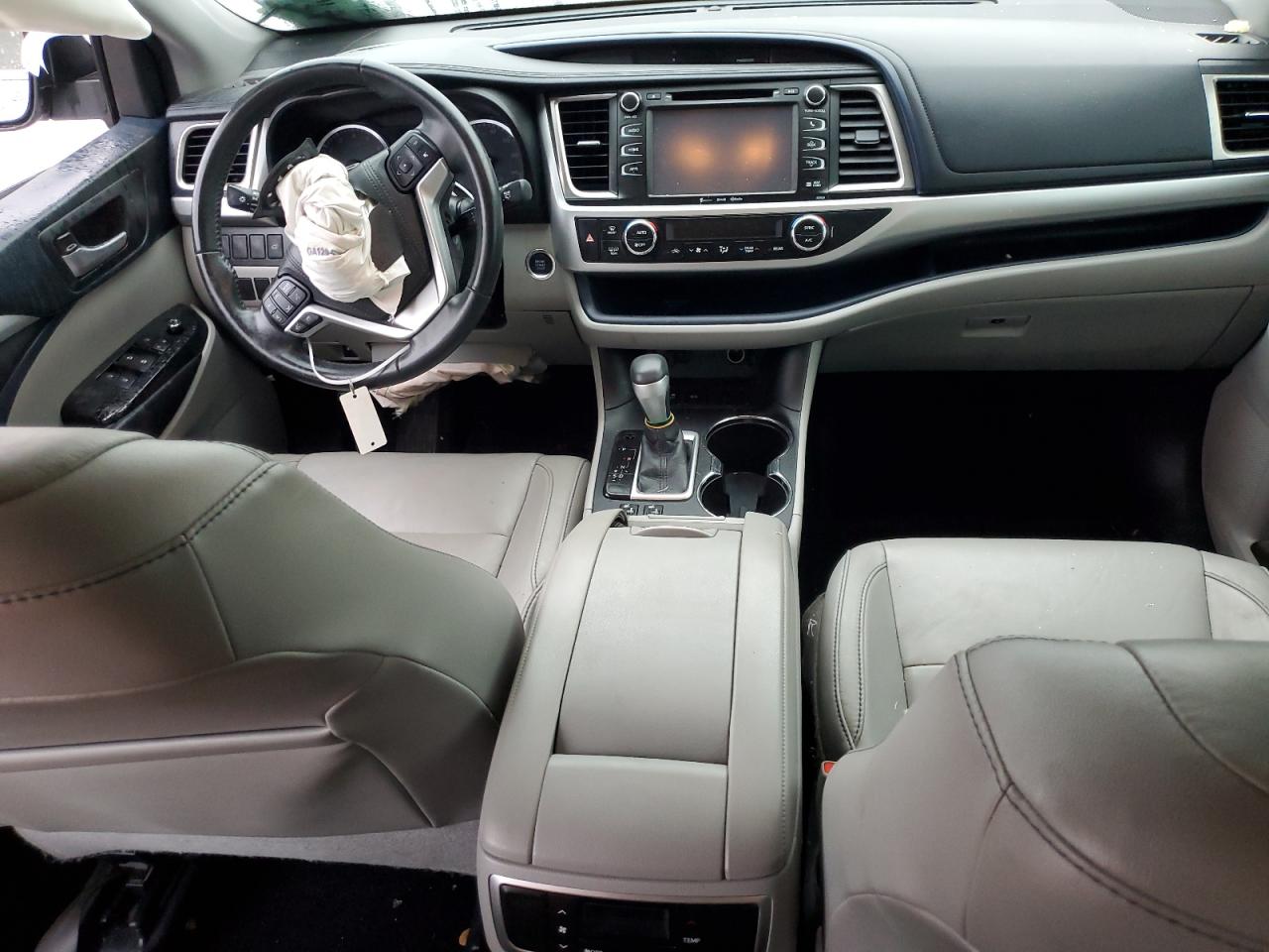 5TDKKRFH6GS507271 2016 Toyota Highlander Xle