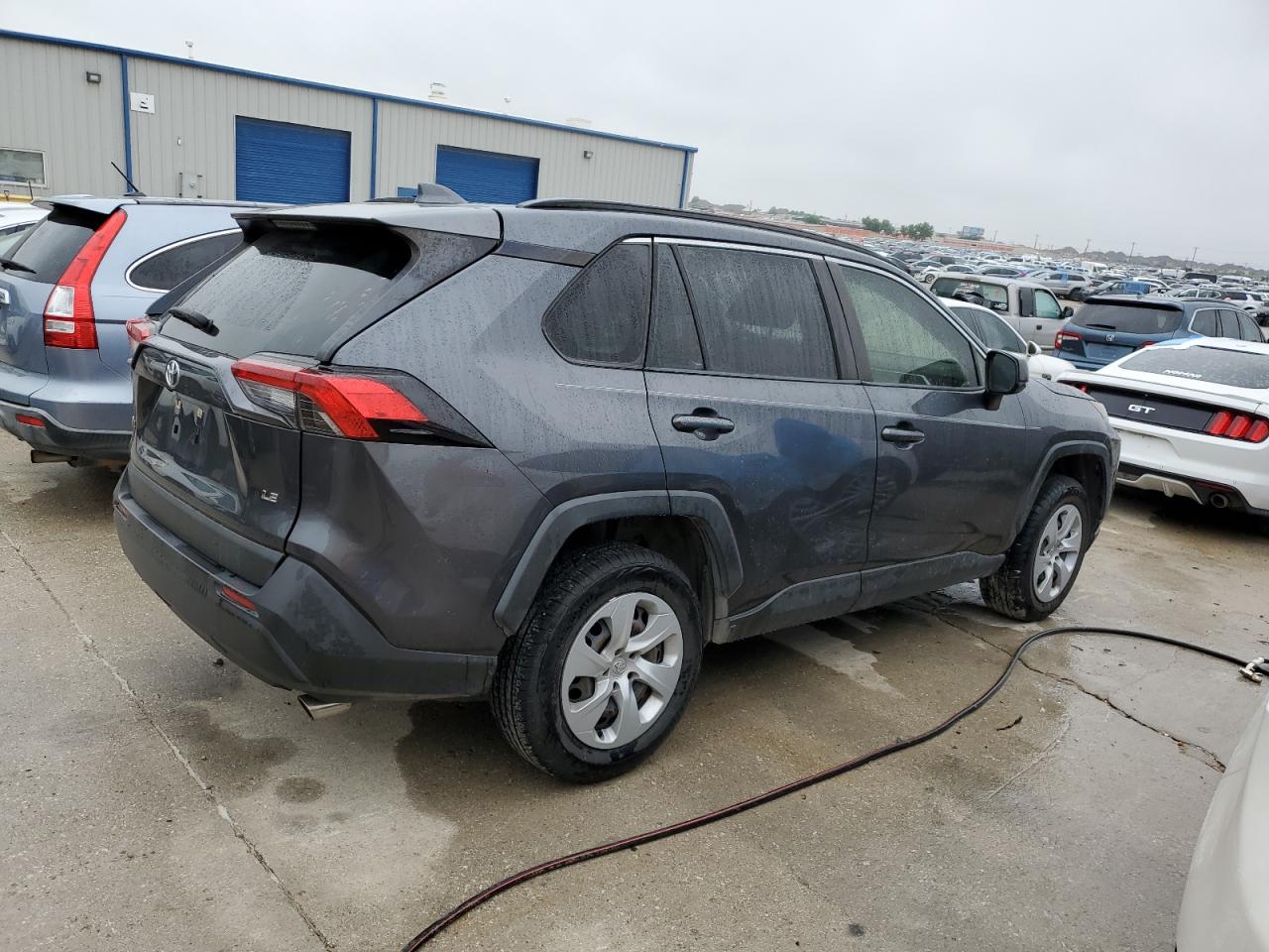 2019 Toyota Rav4 Le vin: JTMH1RFVXKD024227