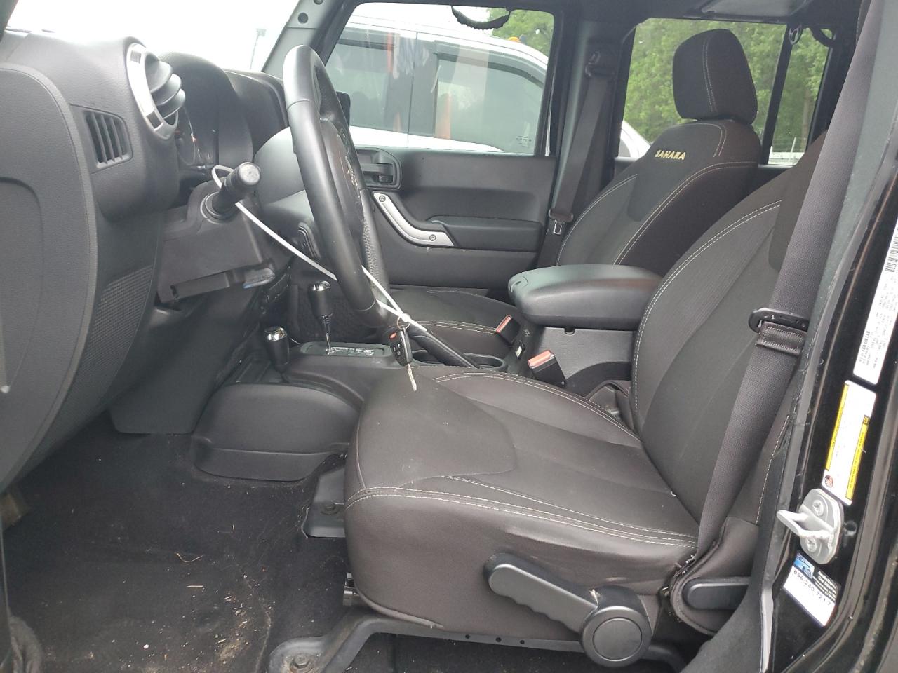 1C4HJWEG9FL647755 2015 Jeep Wrangler Unlimited Sahara