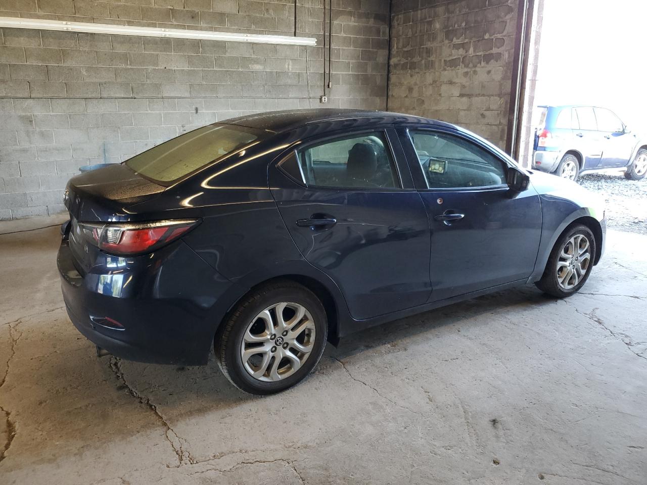 3MYDLBYV3JY329630 2018 Toyota Yaris Ia