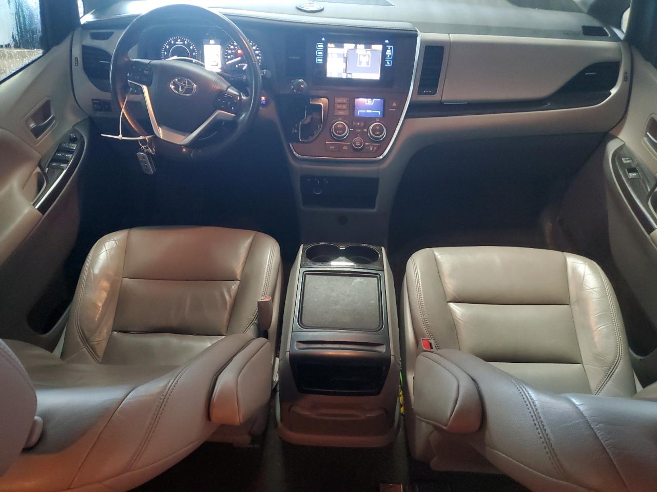 5TDYZ3DC2HS887611 2017 Toyota Sienna Xle