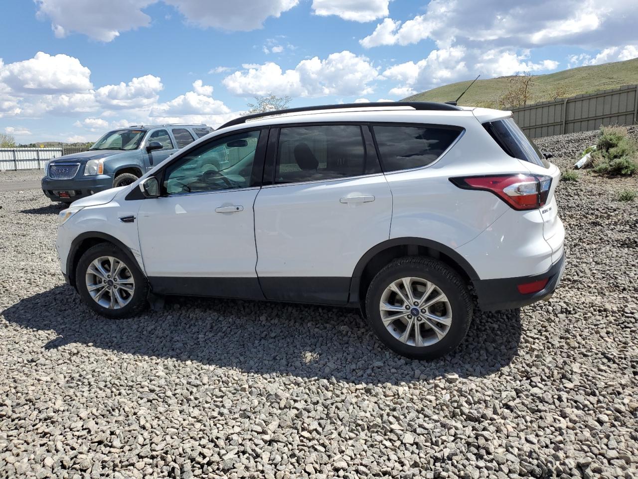 1FMCU9GD2JUA32517 2018 Ford Escape Se