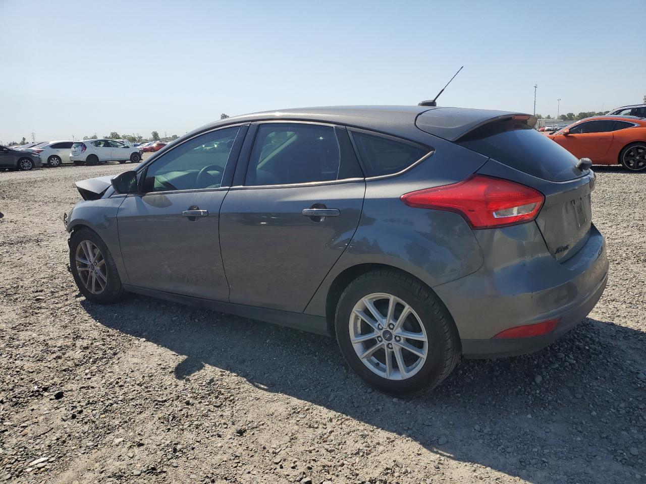 2018 Ford Focus Se vin: 1FADP3K27JL261130