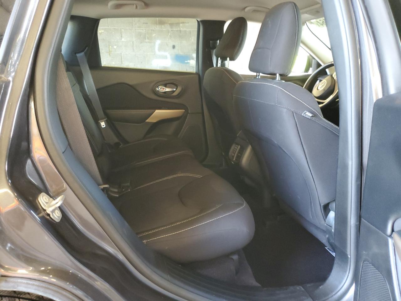 1C4PJMCSXHW611968 2017 Jeep Cherokee Latitude