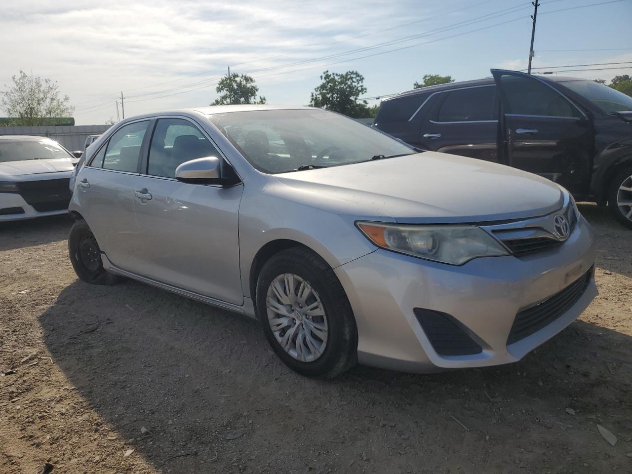 4T1BF1FK1EU417113 2014 Toyota Camry L