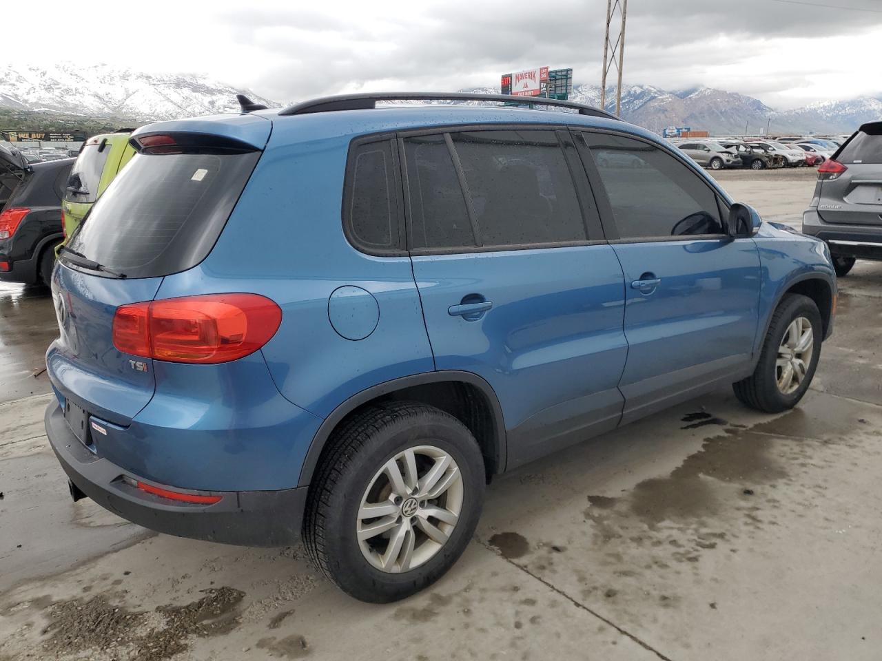 2017 Volkswagen Tiguan S vin: WVGAV7AX0HK002210