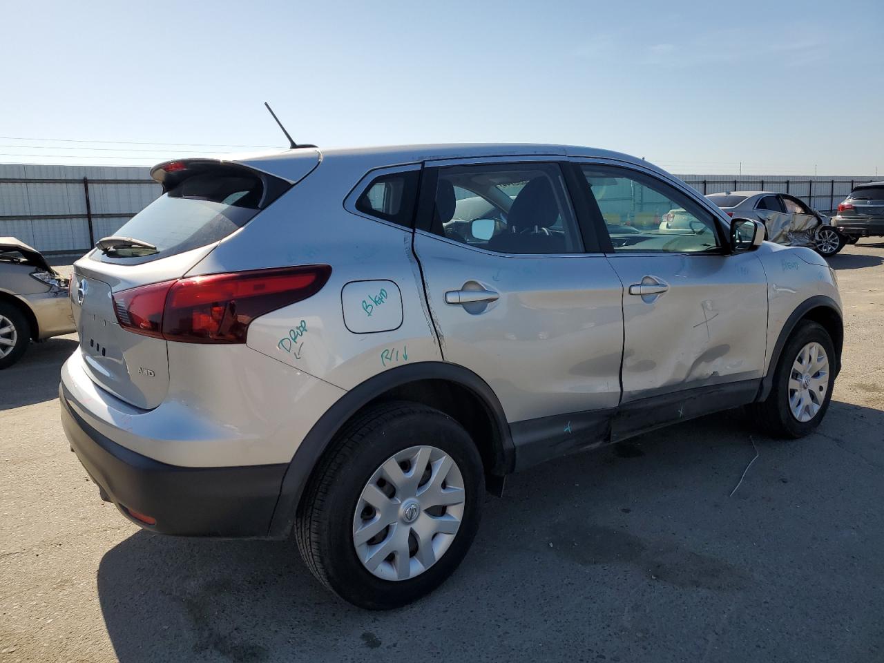 JN1BJ1CR9JW259576 2018 Nissan Rogue Sport S