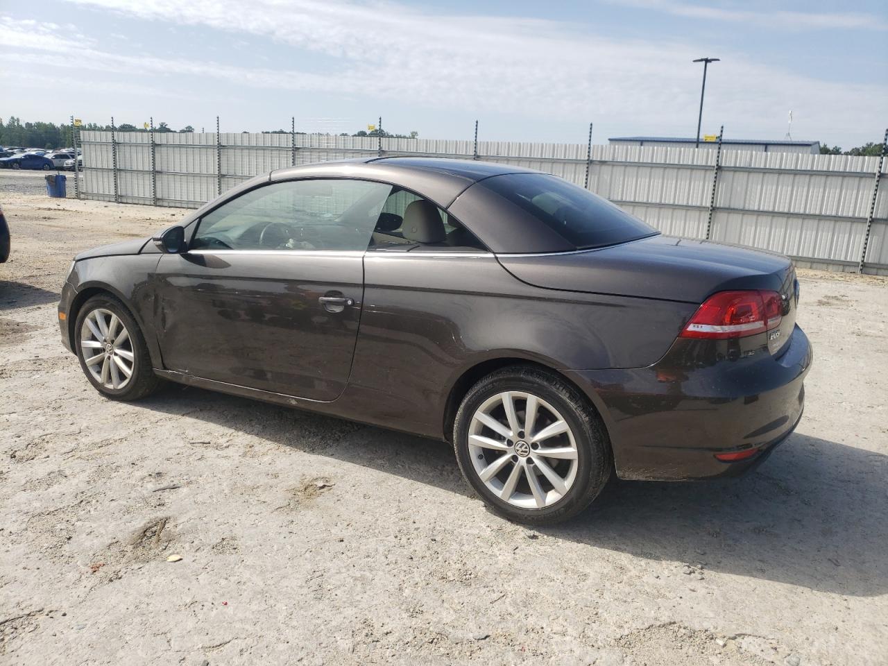 WVWBW8AH2FV005688 2015 Volkswagen Eos Komfort