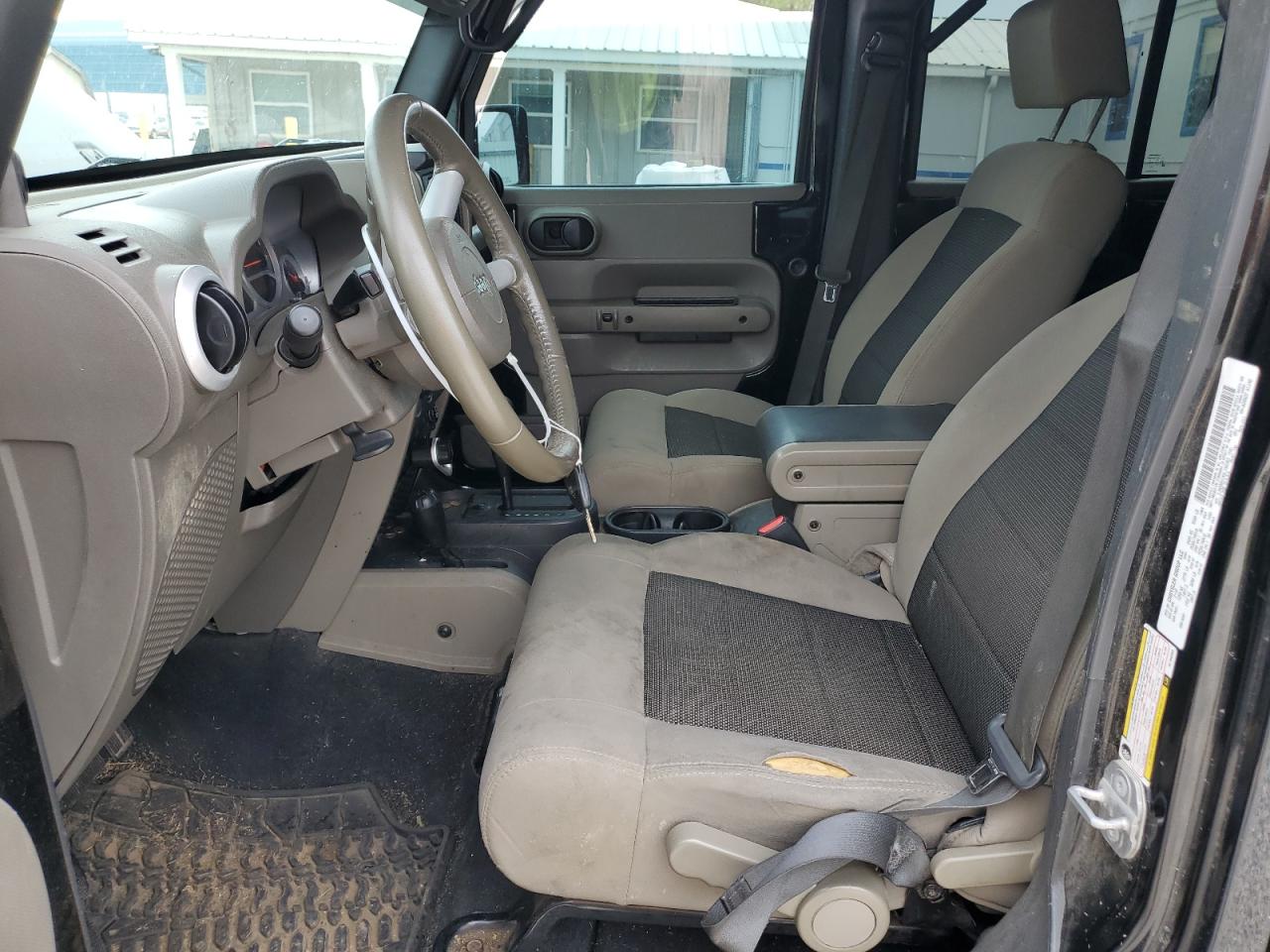 1J4BA5H1XAL156363 2010 Jeep Wrangler Unlimited Sahara