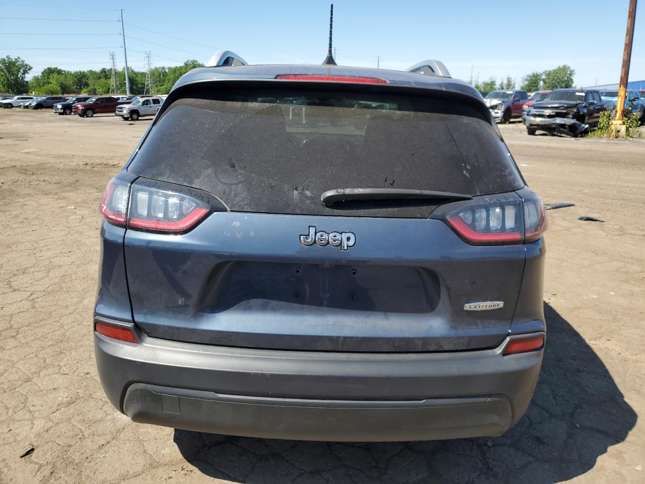 1C4PJLCB9KD366609 2019 Jeep Cherokee Latitude