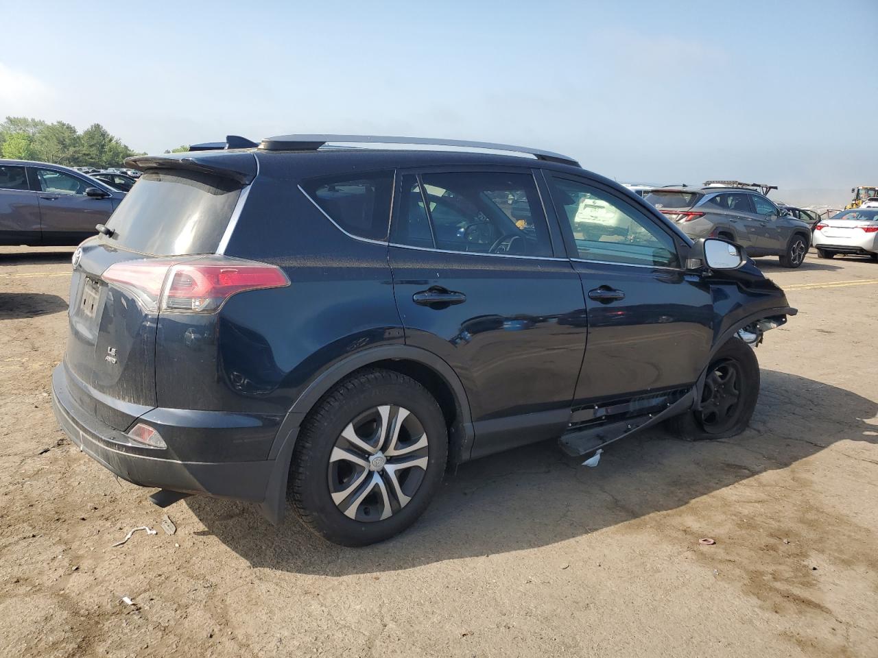 JTMBFREV1HJ143612 2017 Toyota Rav4 Le