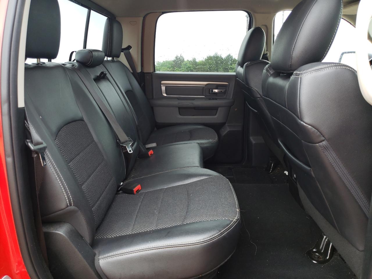 1C6RR6LT2JS211185 2018 Ram 1500 Slt