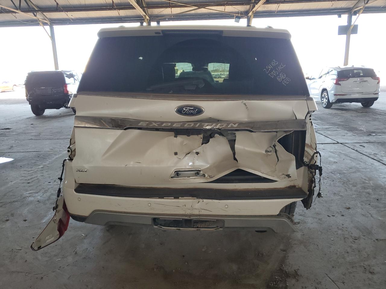 1FMJU1HT9JEA28859 2018 Ford Expedition Xlt