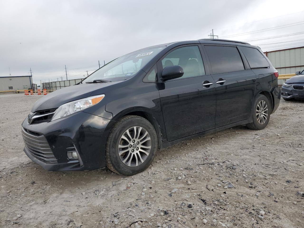 2019 Toyota Sienna Xle vin: 5TDYZ3DC6KS990084