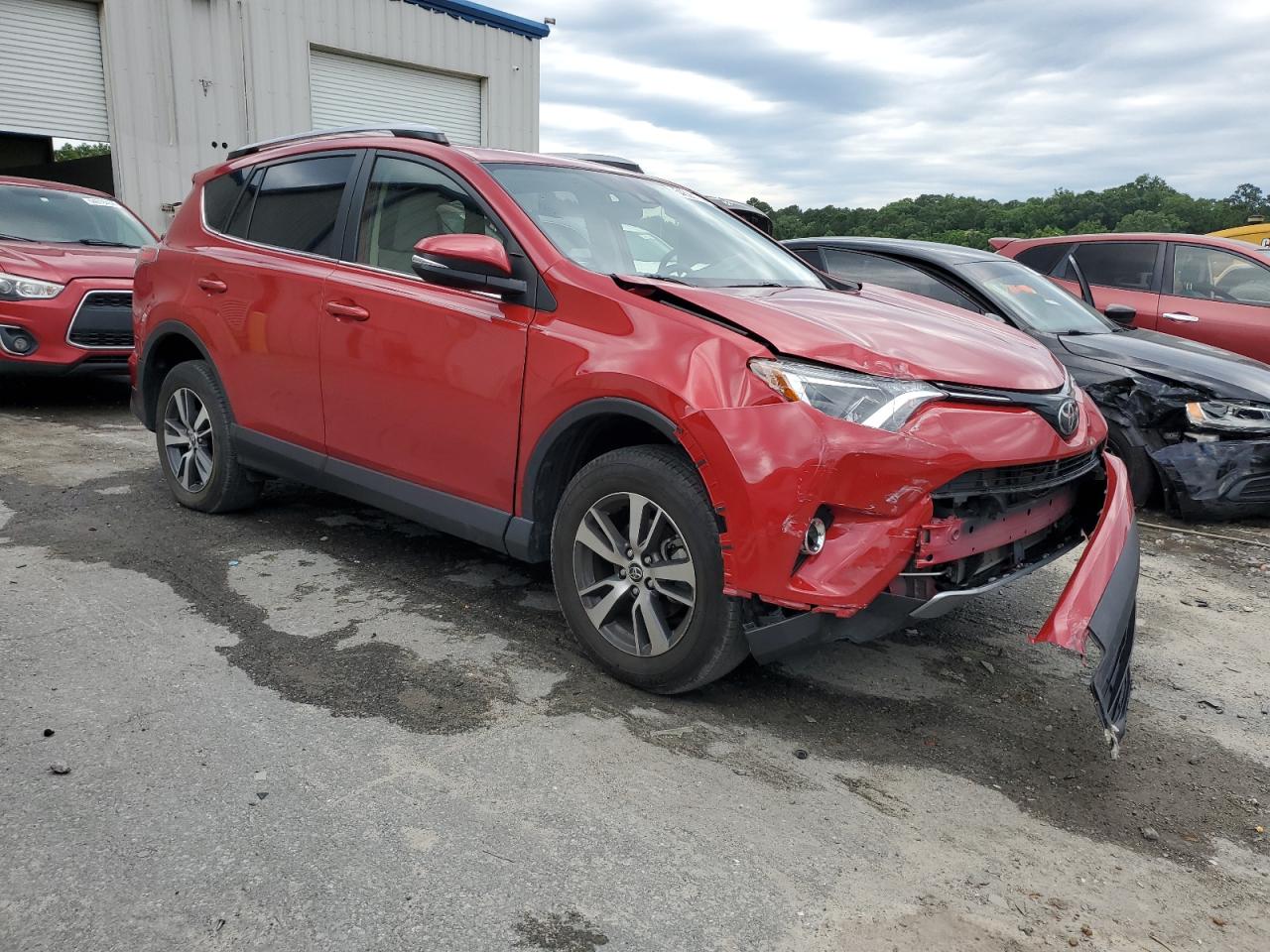 JTMWFREV6HJ115175 2017 Toyota Rav4 Xle