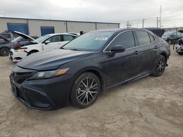 Lot #2542958379 2021 TOYOTA CAMRY SE salvage car