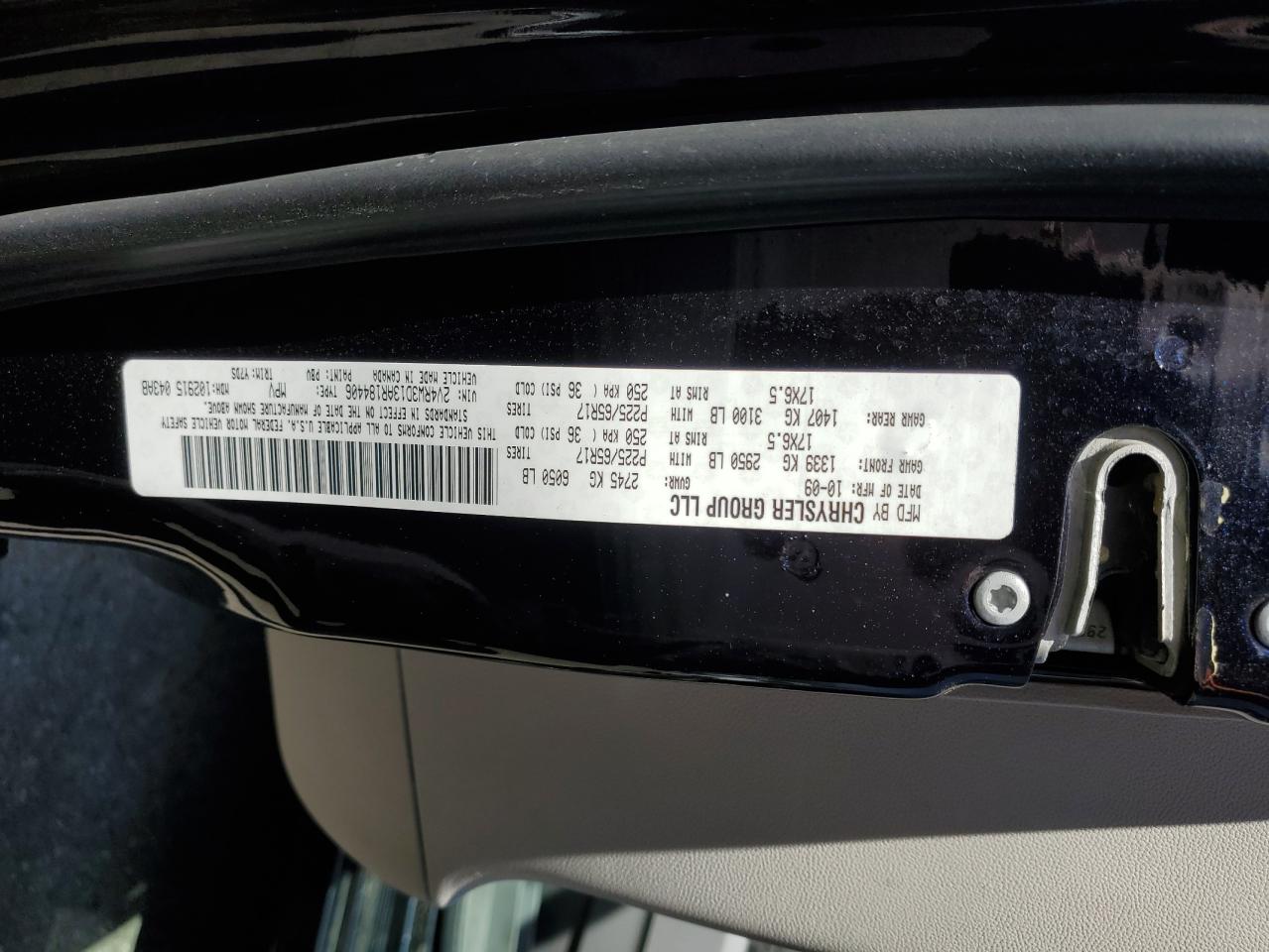 2V4RW3D13AR184406 2010 Volkswagen Routan Se