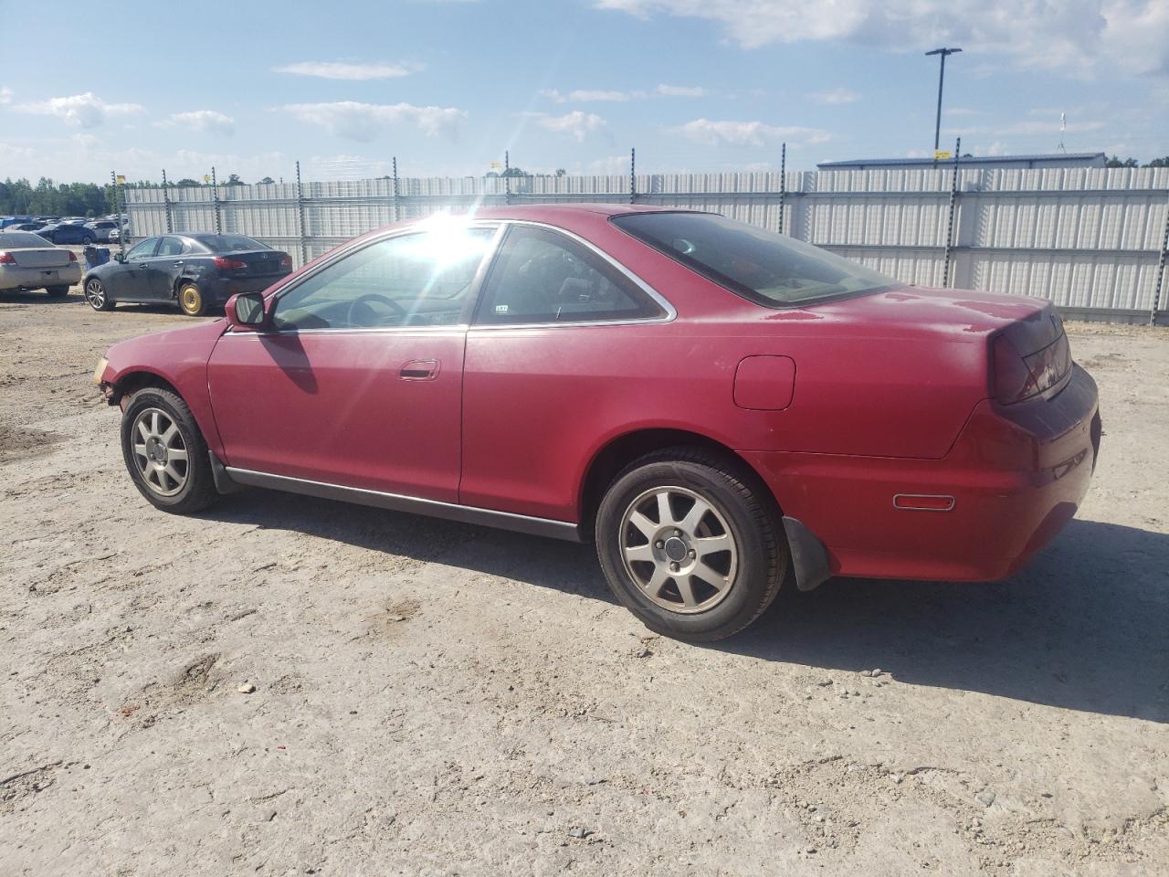 1HGCG3249YA010348 2000 Honda Accord Lx